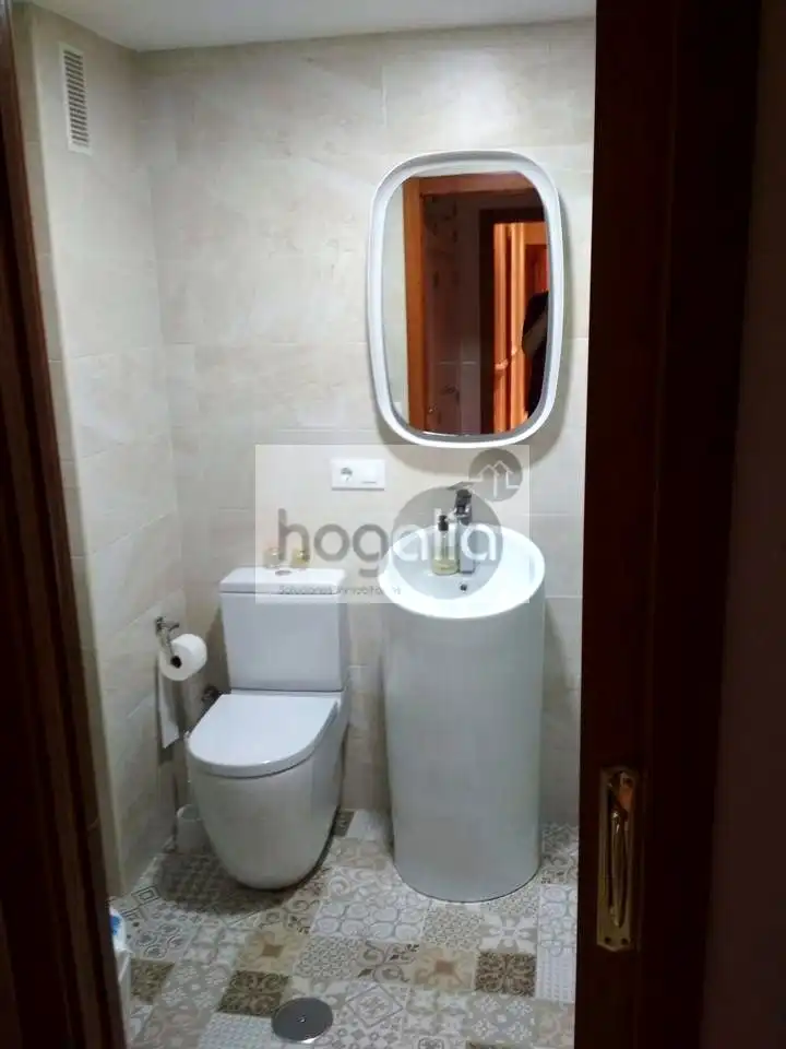 Baño de Piso de alquiler en Sevilla con Aire acondicionado, Amueblado y Balcón