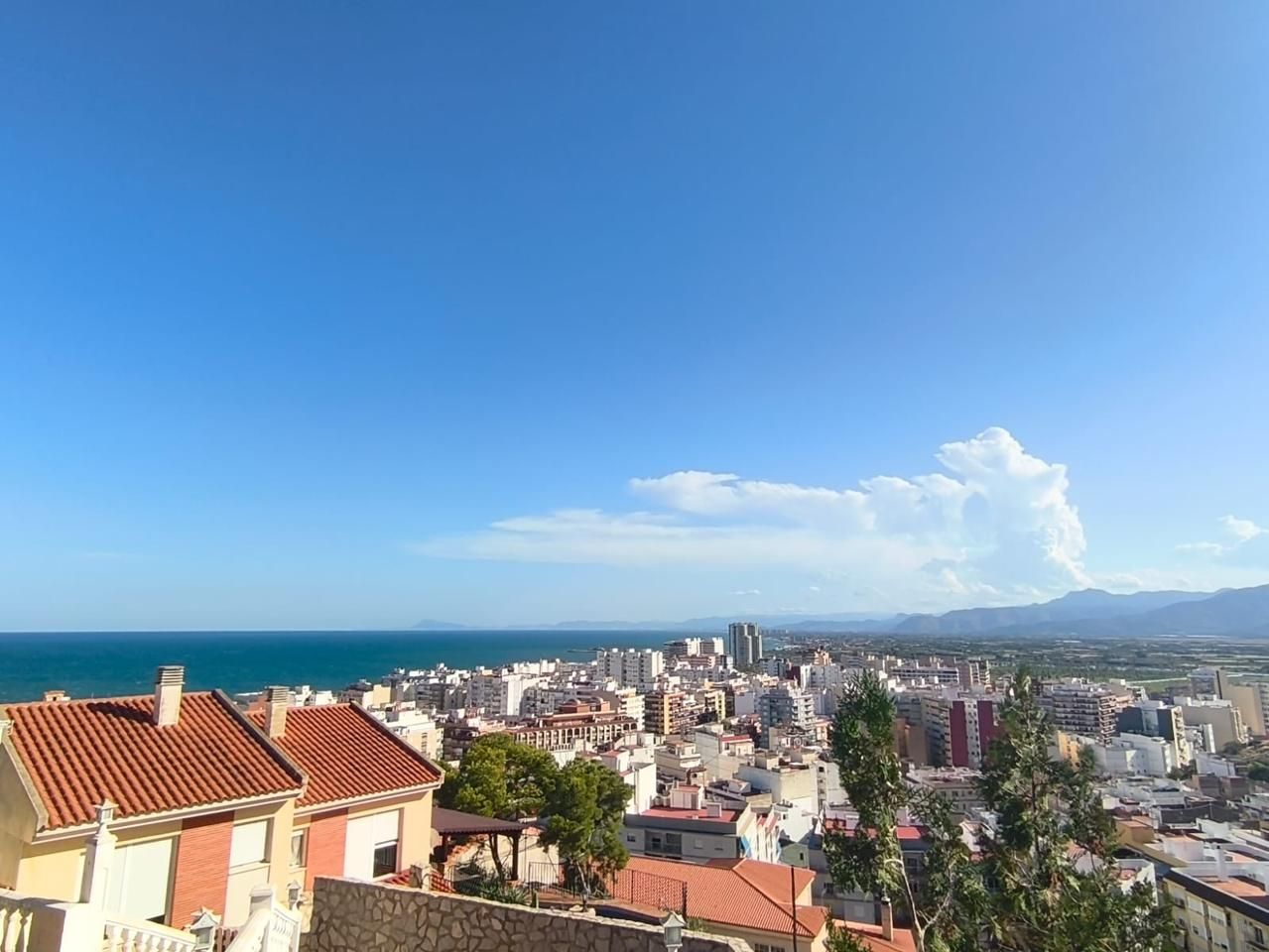 Vista exterior de Casa o xalet de lloguer en Cullera amb Calefacció, Jardí privat i Terrassa