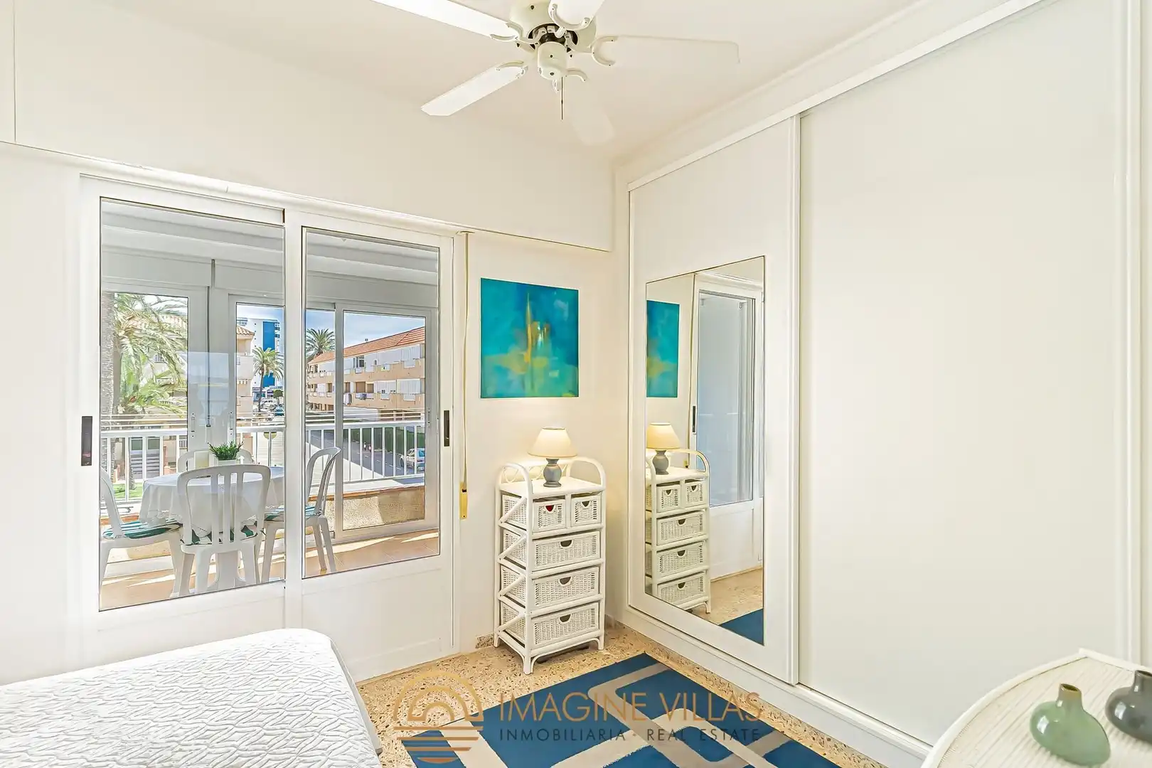 Habitación de Apartamento en venta en La Manga del Mar Menor con Amueblado y Piscina comunitaria