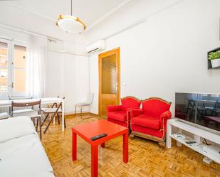 Sala d'estar de Pis en venda en  Madrid Capital