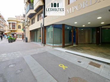 Locale commerciale in affitto a calle de Cavallers