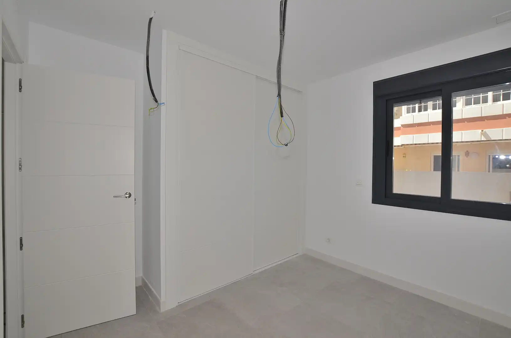 Bedroom of Flat for sale in Fuengirola  with Air Conditioner, Terrace and Storage room
