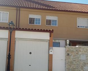 Exterior view of Single-family semi-detached for sale in Moraleja de Enmedio