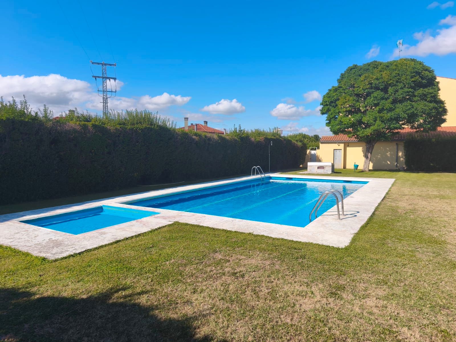 Swimming pool of House or chalet for sale in Cihuri  with Heating, Private garden and Terrace