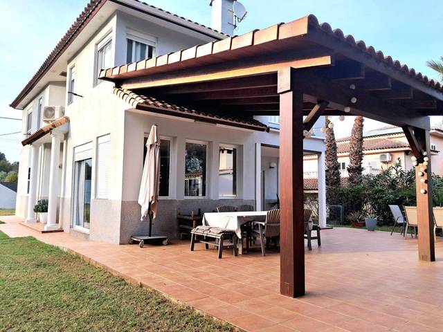 Casa-chalet en Alquiler en Calle MADRID en Serra