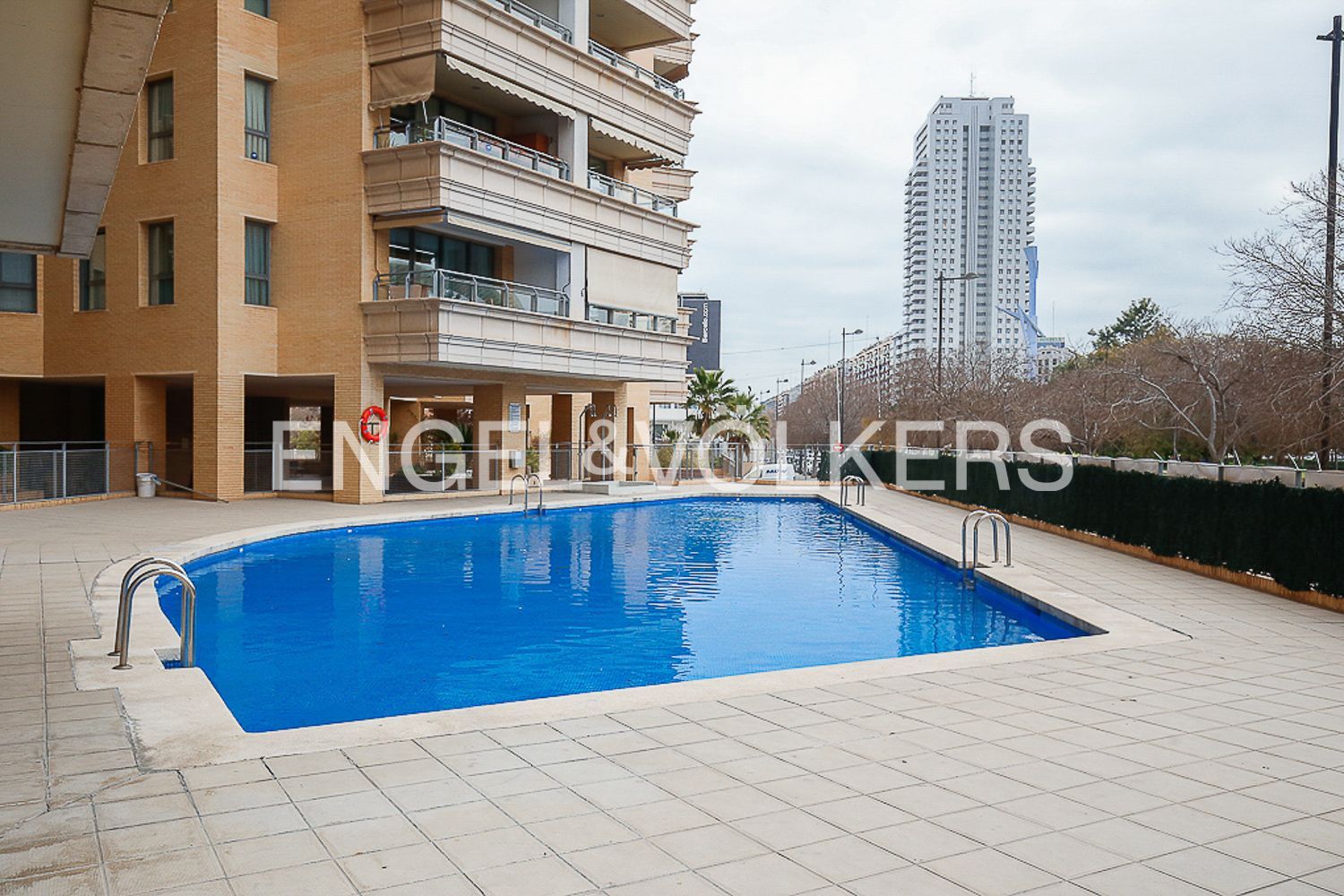 Schwimmbecken von Wohnung zur Miete in  Valencia Capital mit Klimaanlage, Heizung und Privatgarten