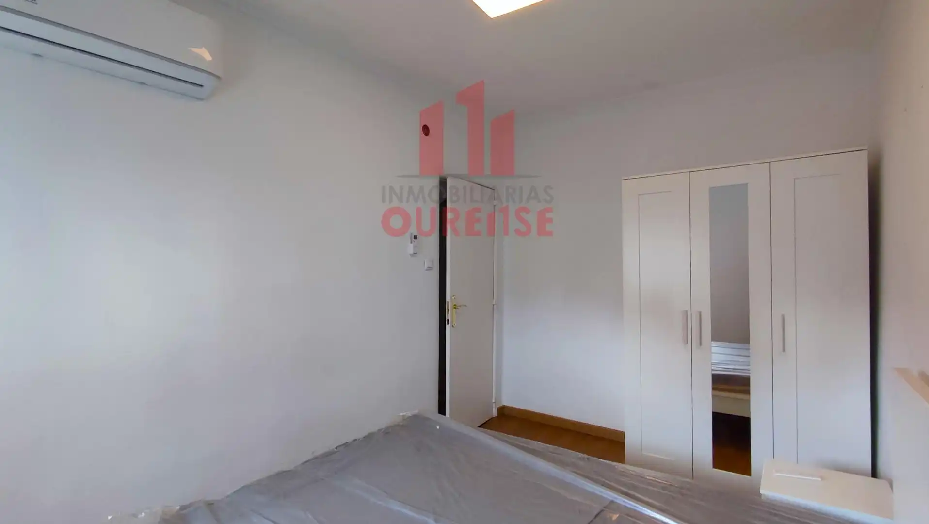 Dormitori de Casa o xalet de lloguer en Ourense Capital  amb Calefacció, Traster i Moblat