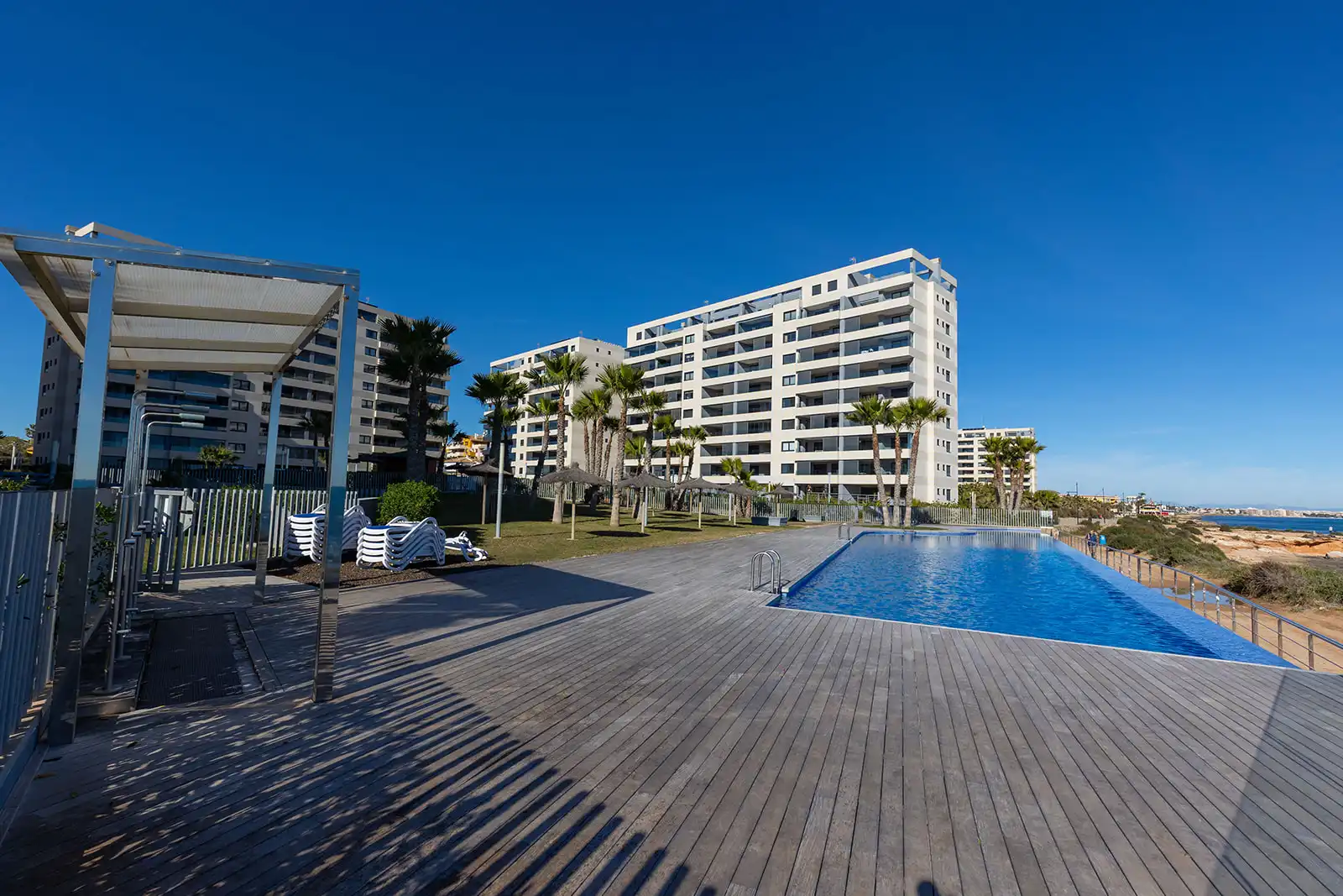 Piscina de Apartament en venda en Torrevieja amb Terrassa, Traster i Moblat