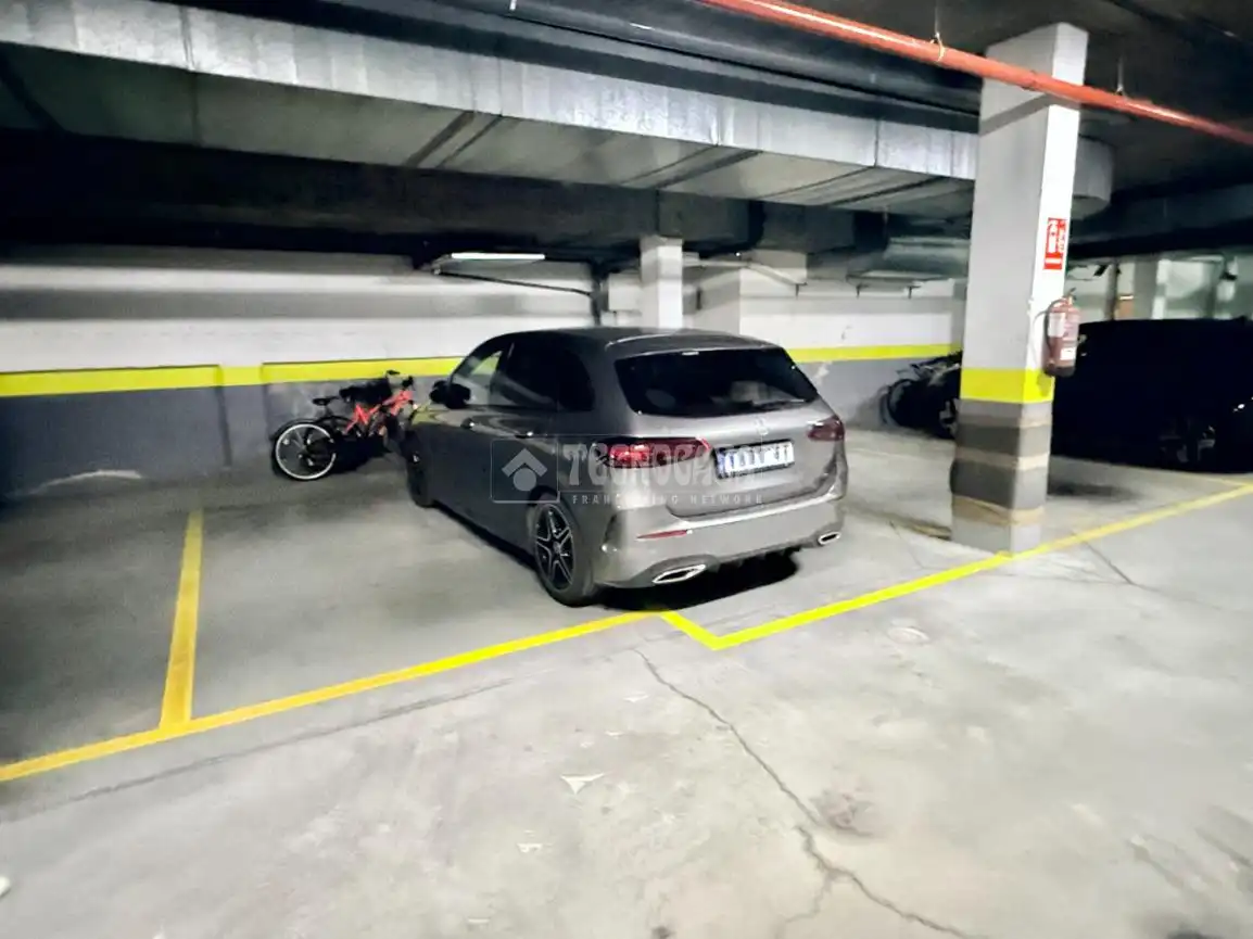 Parking de Piso en venta en Madrid con Aire acondicionado, Calefacción y Piscina comunitaria