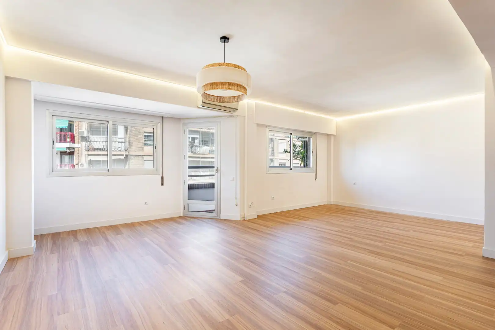 Piso con terraza en venta en Linares, imagen 2
