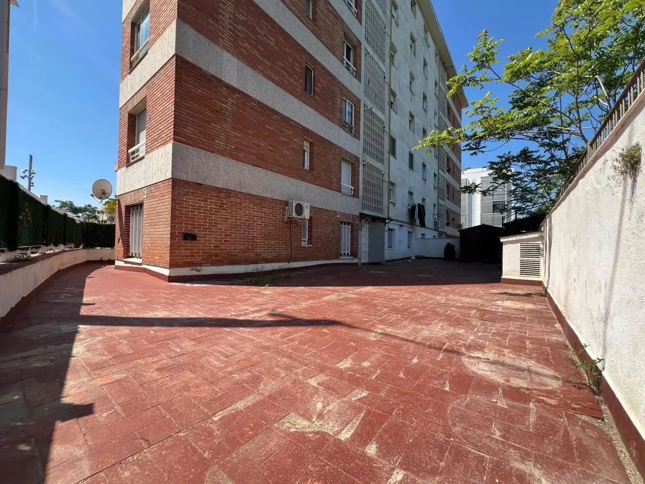 Außenansicht von Erdgeschoss zum Verkauf in Tarragona mit Terrasse