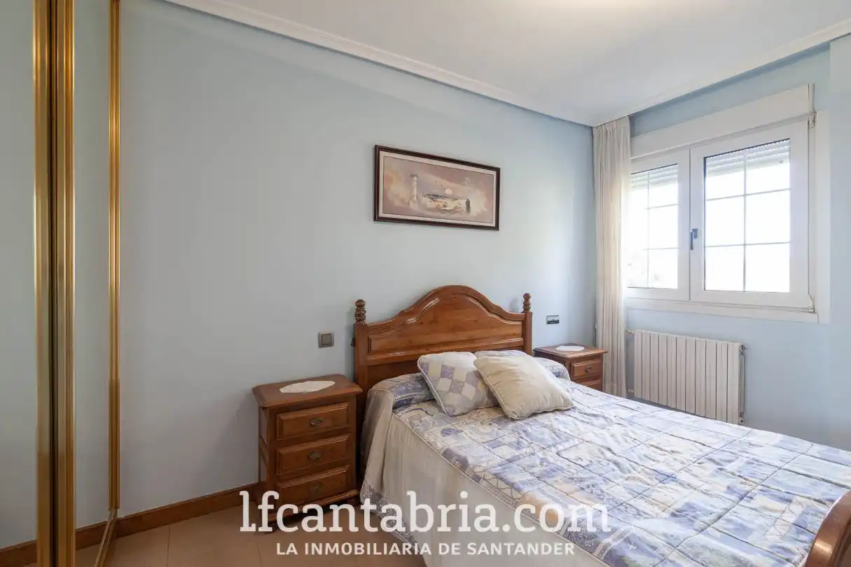 Habitación de Casa o chalet en venta en Santa Cruz de Bezana con Calefacción, Jardín privado y Trastero