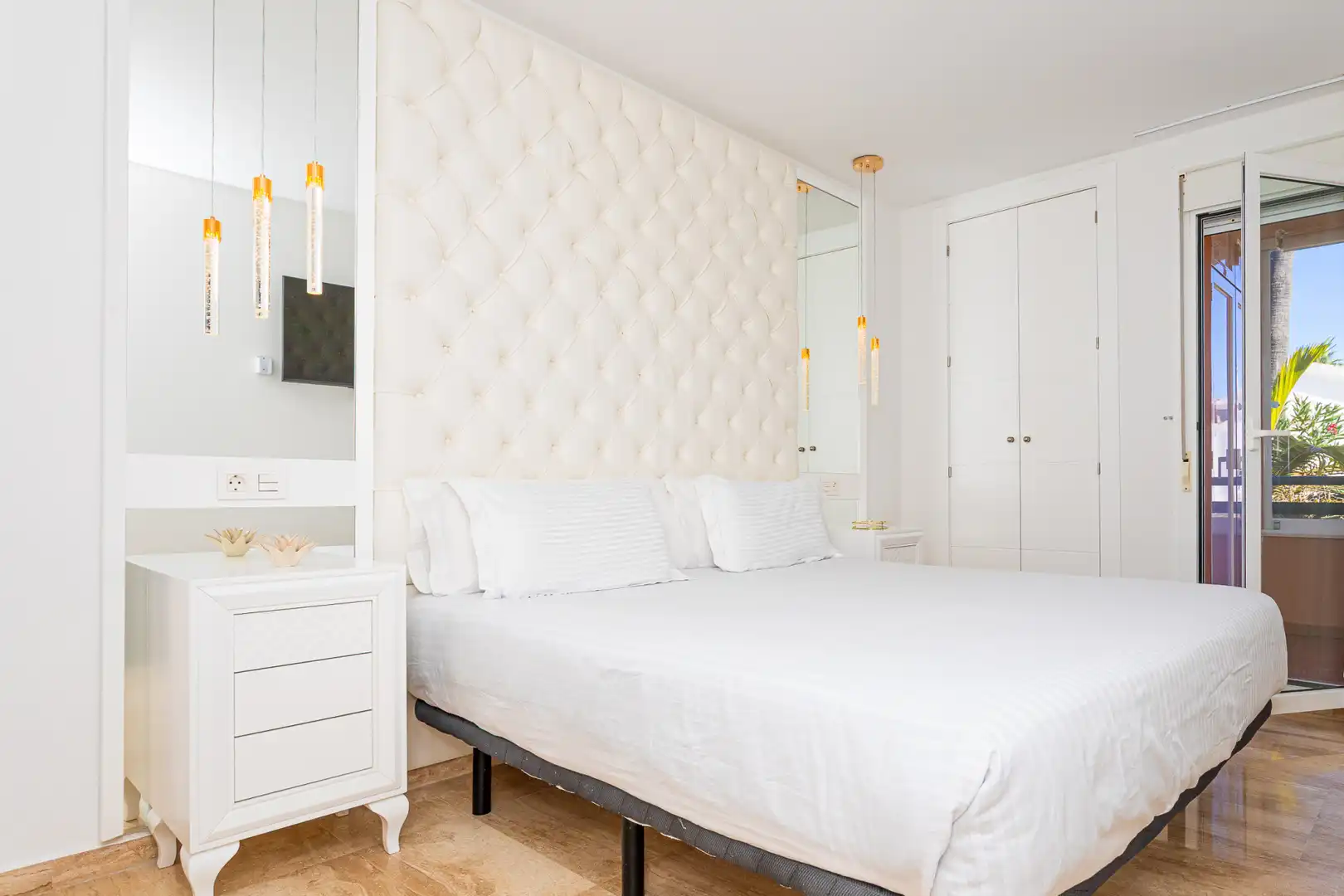 Dormitori de Apartament en venda en Marbella amb Aire condicionat, Terrassa i Traster