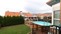 Piscina de Casa adosada en venda en Abanto y Ciérvana-Abanto Zierbena amb Calefacció, Jardí privat i Terrassa
