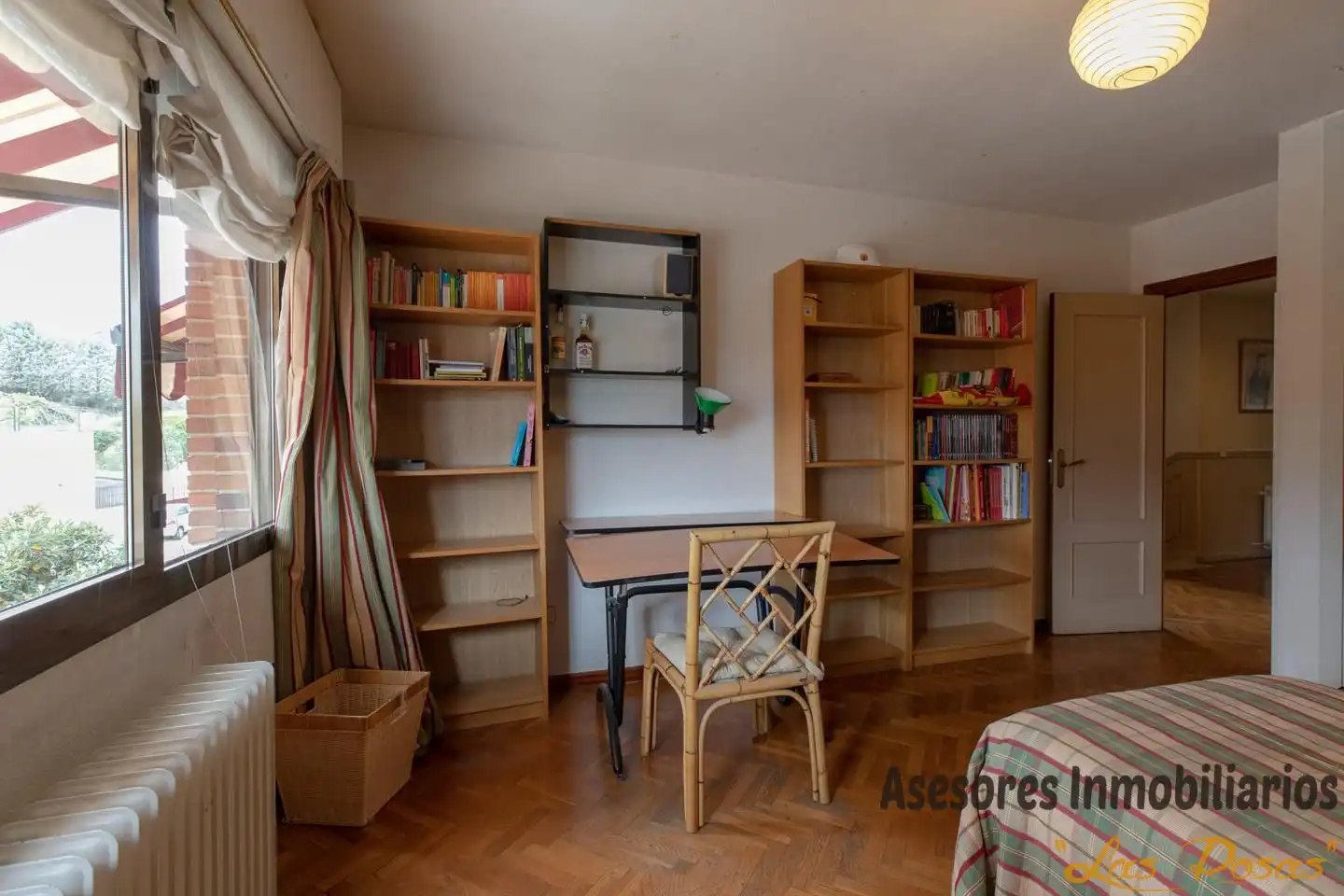 Schlafzimmer von Einfamilien-Reihenhaus zum Verkauf in Madrid mit Klimaanlage, Heizung und Privatgarten
