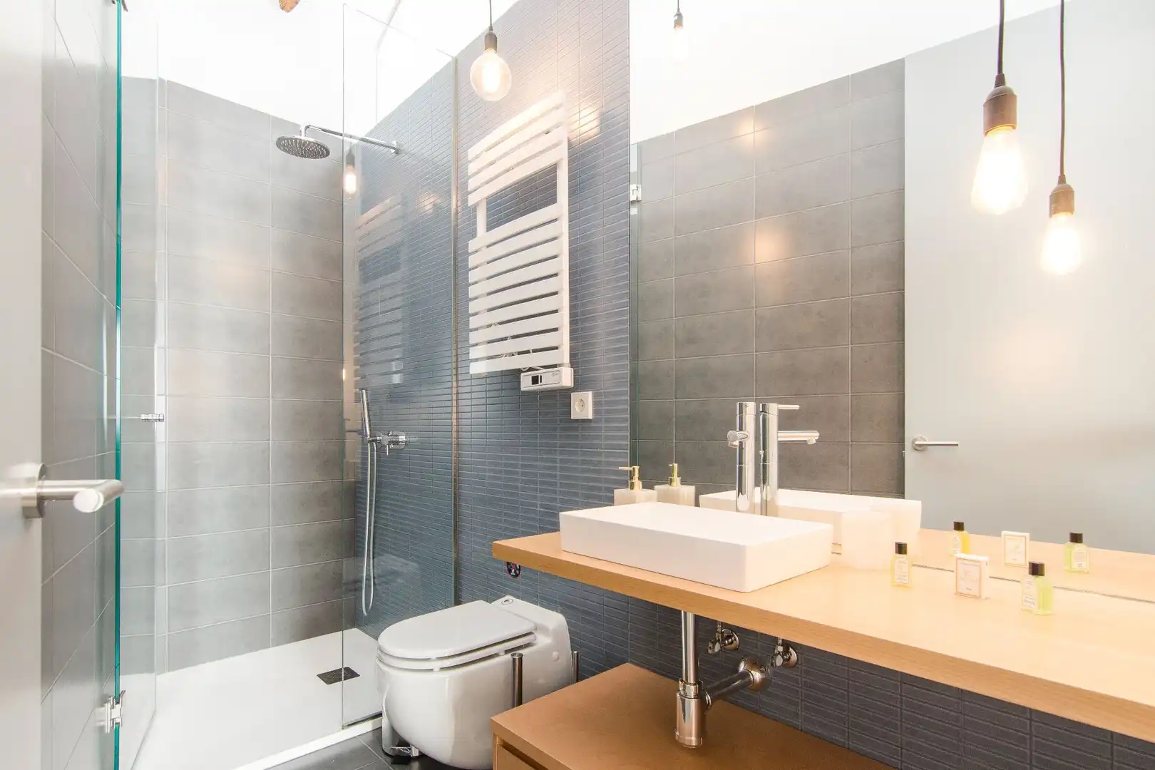 Baño de Ático en venta en Madrid con Calefacción y Amueblado