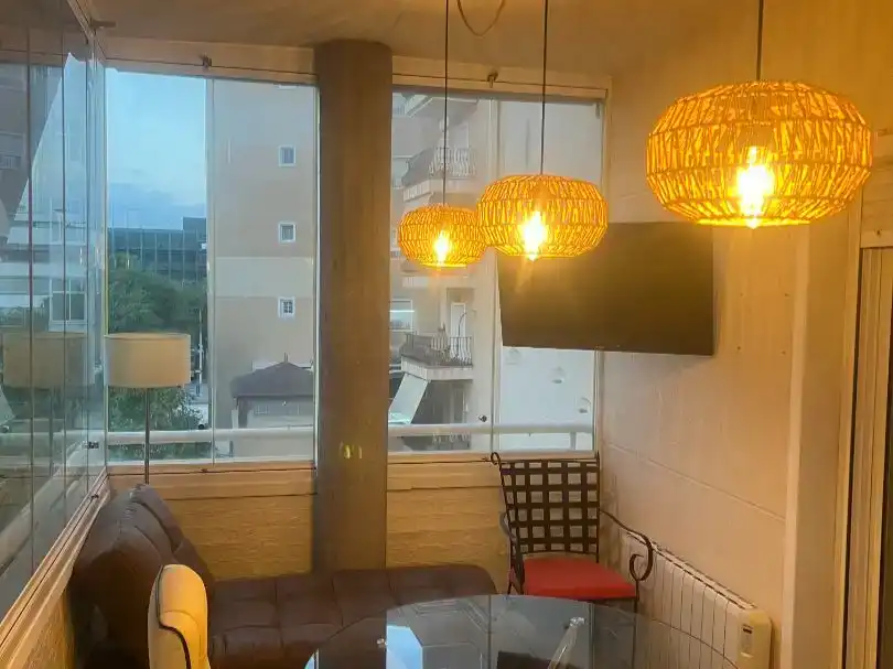 Sala d'estar de Pis en venda en Elche / Elx amb Aire condicionat, Jardí privat i Parquet