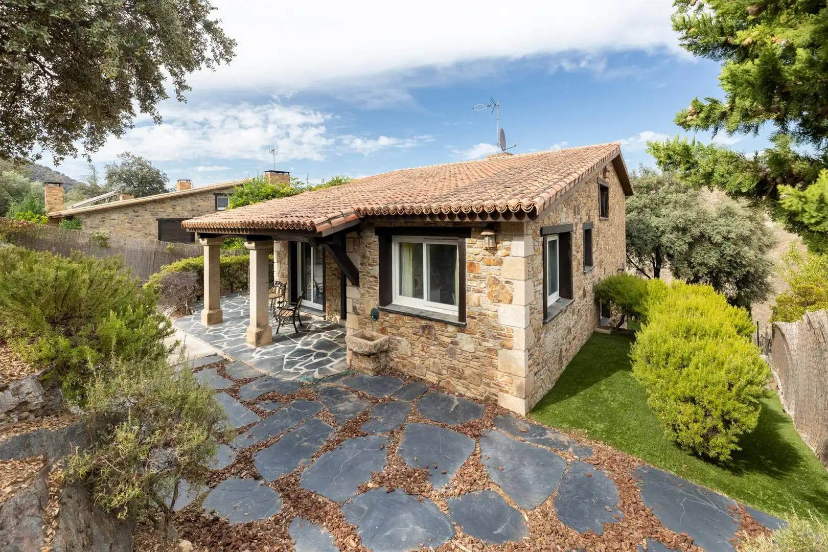 Vista exterior de Casa o xalet en venda en Dúdar amb Aire condicionat, Jardí privat i Terrassa