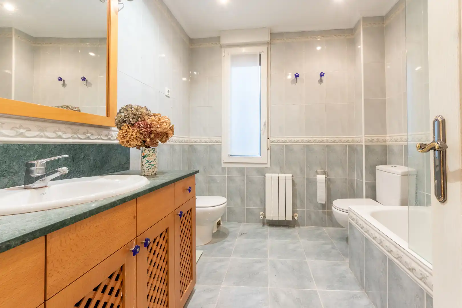 Bathroom of Flat for sale in Bilbao   with Heating, Oven and Washing machine