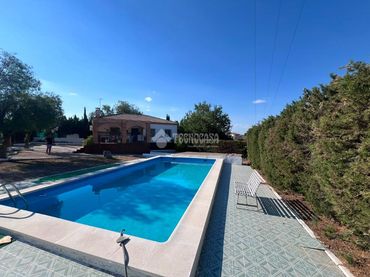 Casa aparellada amb piscina en venda a Puente Tablas - Puente Nuevo - Cerro Molina