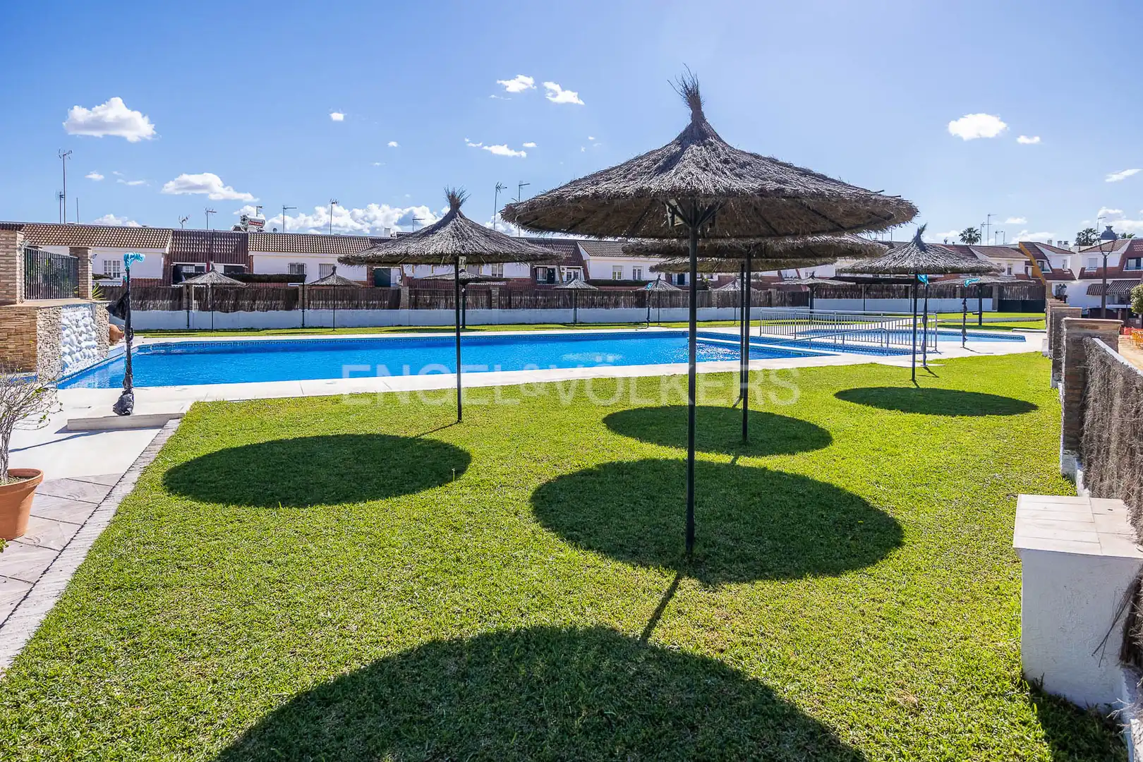 Vista exterior de Casa o chalet en venta en Tomares con Aire acondicionado, Calefacción y Terraza