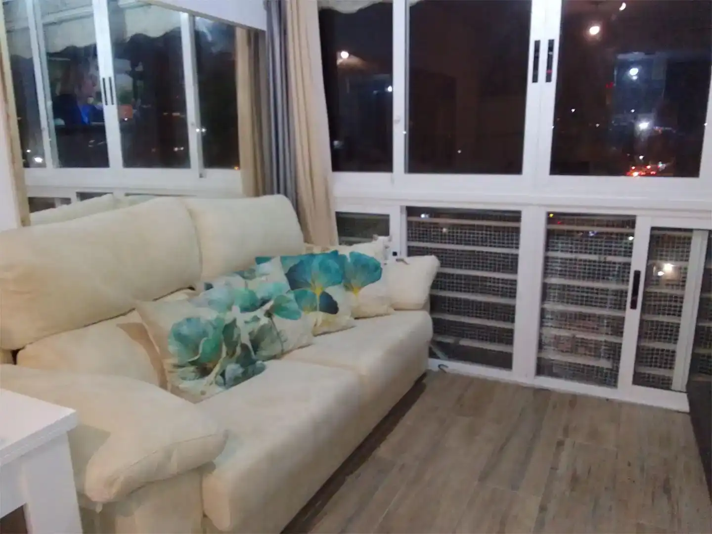 Sala de estar de Estudio de alquiler en Benidorm con Jardín privado, Piscina y Amueblado