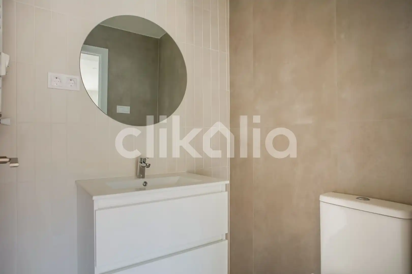 Bathroom of Flat for sale in Madrid  with Air Conditioner, Heating and Terrace
