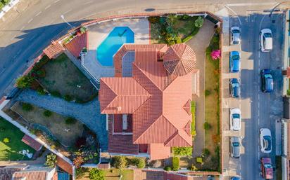 Vista exterior de Casa o xalet en venda en Algeciras amb Piscina