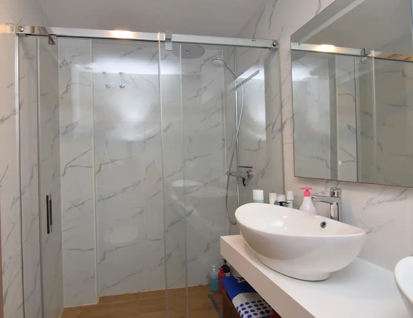 Badezimmer von Wohnung zum Verkauf in Pineda de Mar mit Klimaanlage, Heizung und Privatgarten