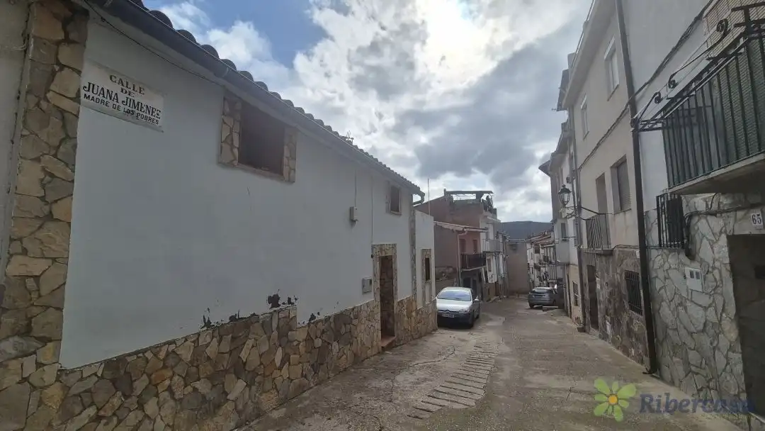 Casa con terraza en venta en Cervera del Río Alhama, imagen 2