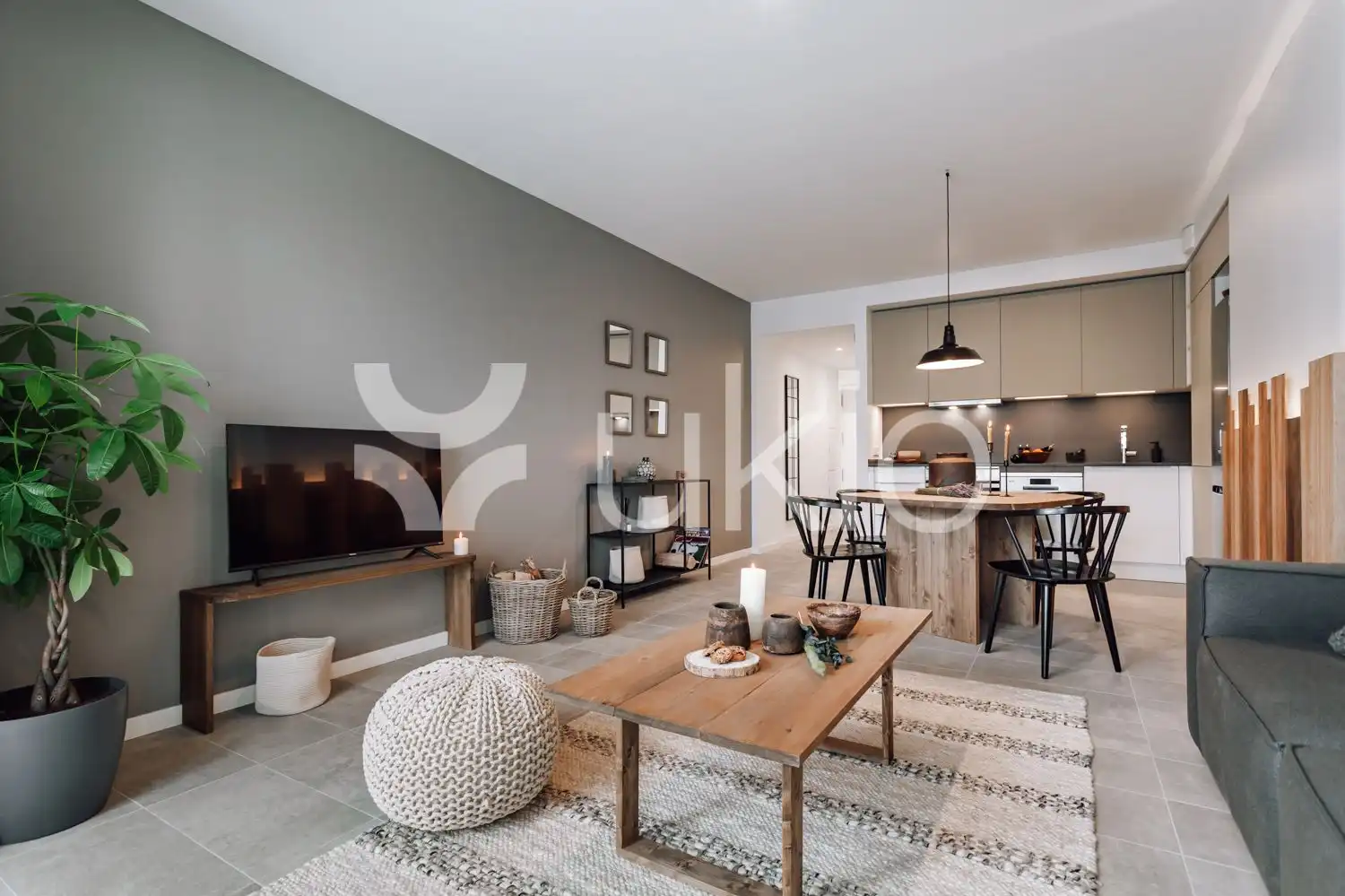 Apartamento con ascensor en alquiler en Gran Via de les Corts Catalanes
