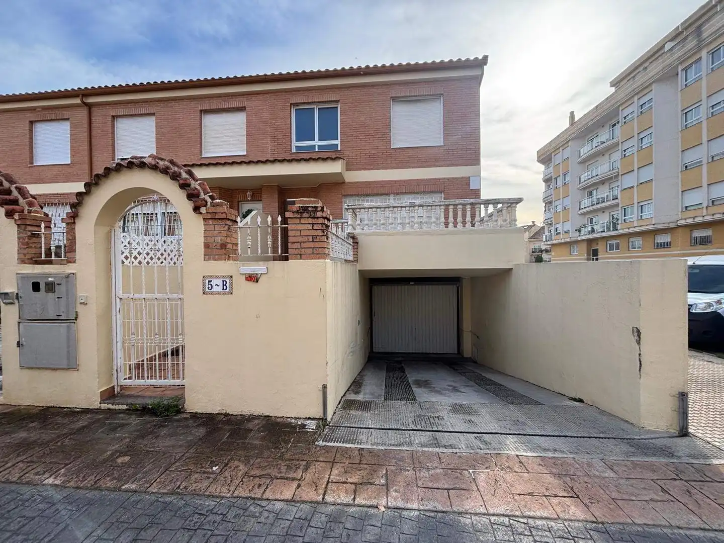 Vista exterior de Casa adosada en venda en Gandia amb Terrassa