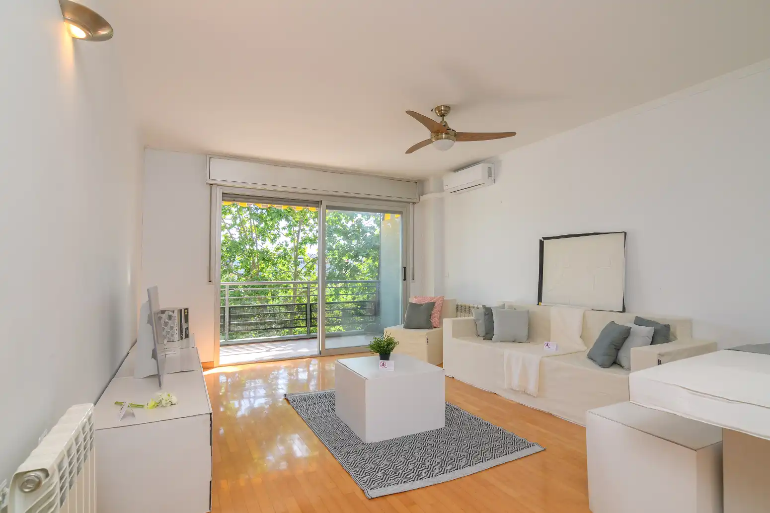 Sala de estar de Piso en venta en Viladecans con Calefacción, Jardín privado y Parquet