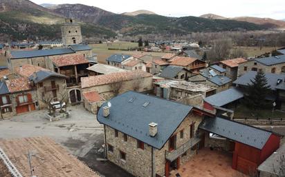 Vista exterior de Casa o xalet en venda en Bellver de Cerdanya amb Terrassa