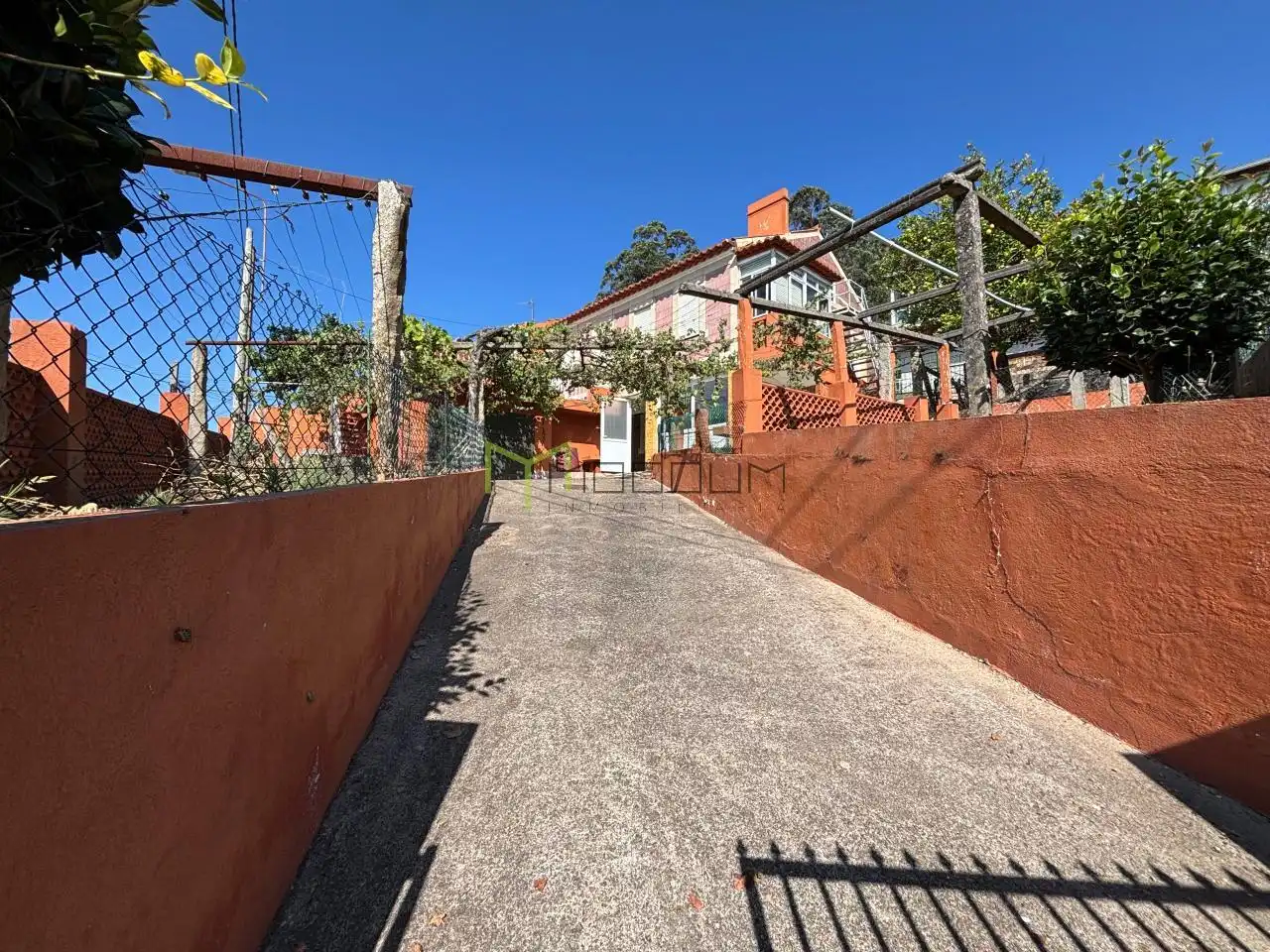 Außenansicht von Haus oder Chalet zum Verkauf in Vigo  mit Heizung, Privatgarten und Terrasse