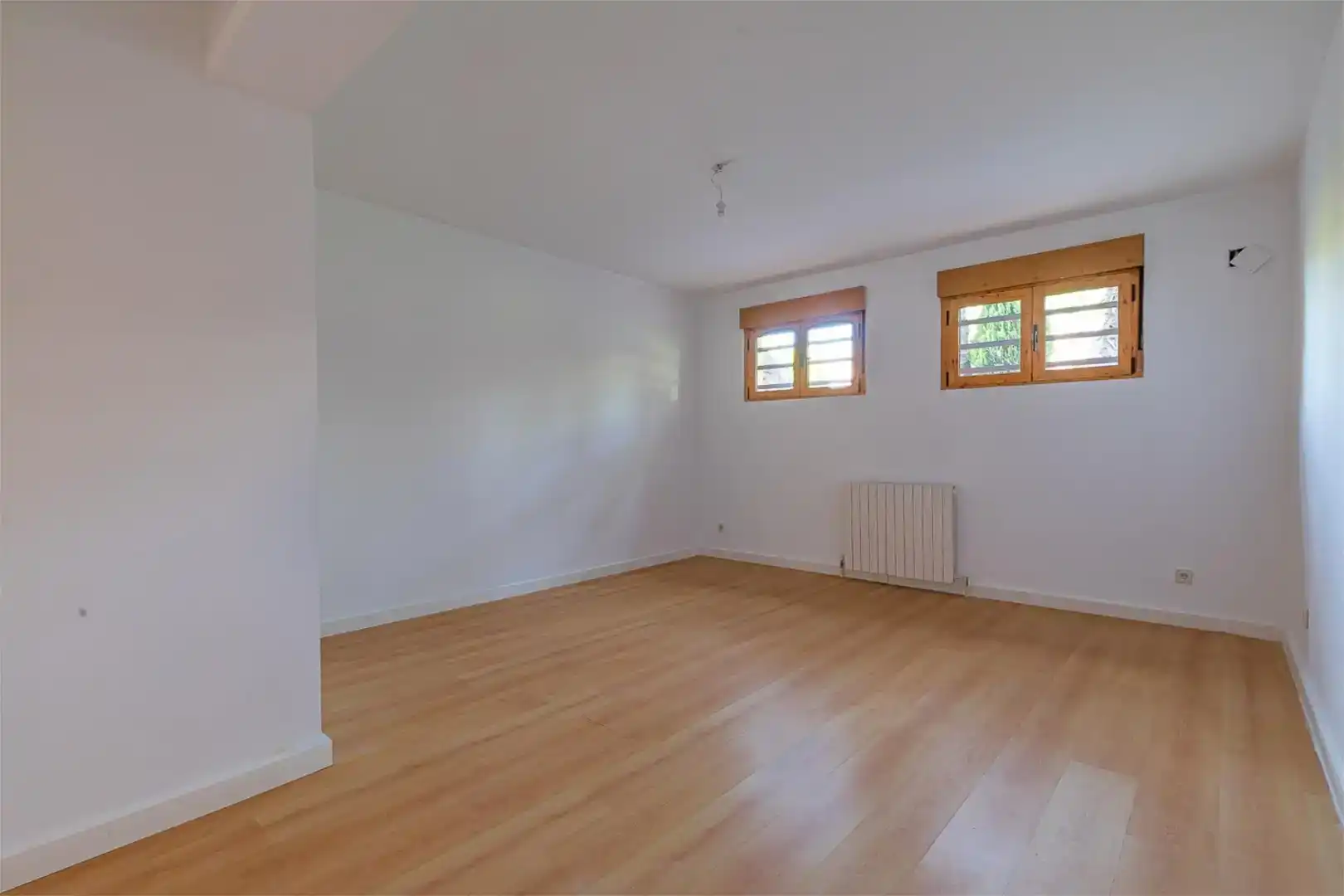 Bedroom of Houses for sale in Boadilla del Monte  with Air Conditioner, Swimming Pool and Balcony