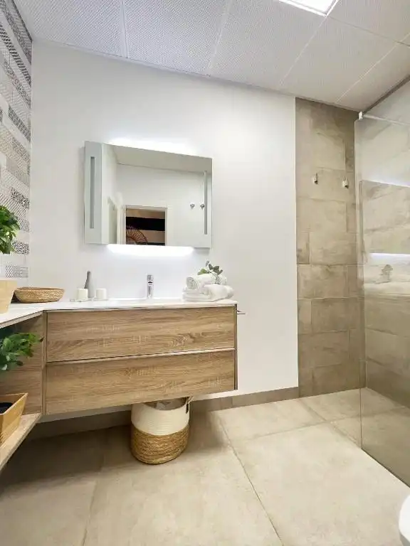 Baño de Piso de alquiler en Sevilla con Aire acondicionado, Calefacción y Trastero