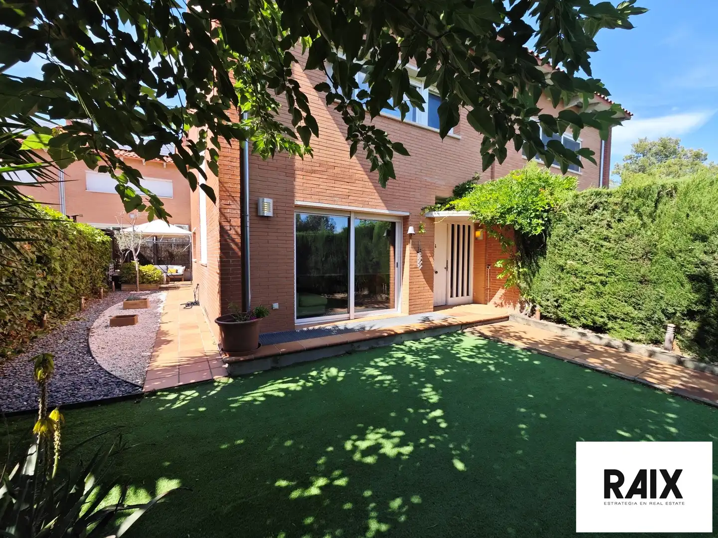 Casa adosada en venta en Carrer Garbi, Viladecavalls