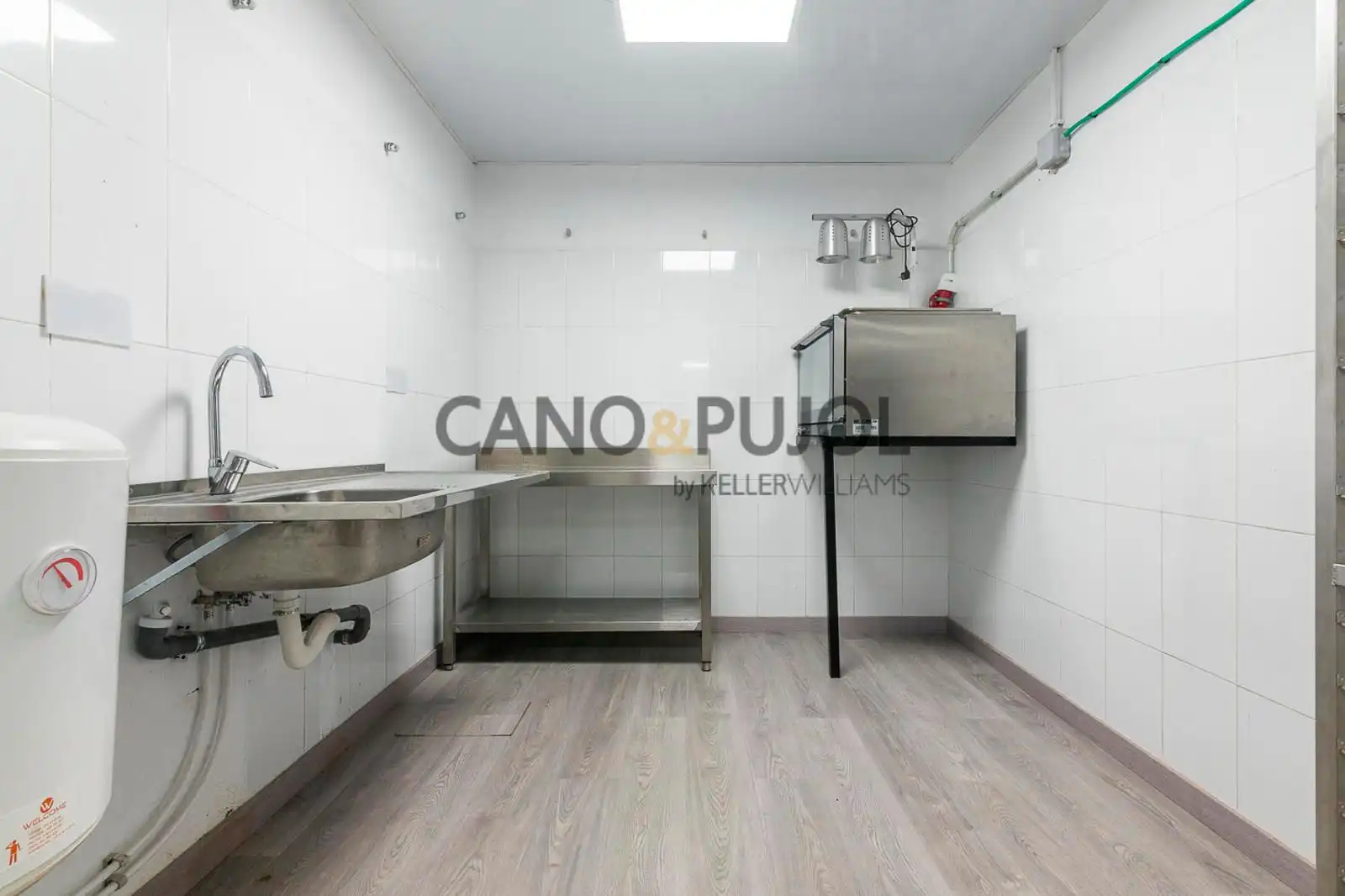 Kitchen of Buildings for sale in Rubí