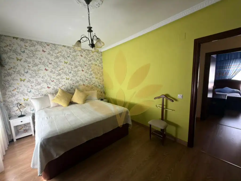 Habitación de Casa adosada en venta en Cáceres