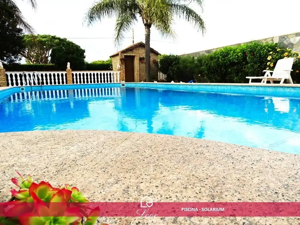 Swimming pool of Houses for sale in Chiclana de la Frontera  with Air Conditioner, Heating and Private garden