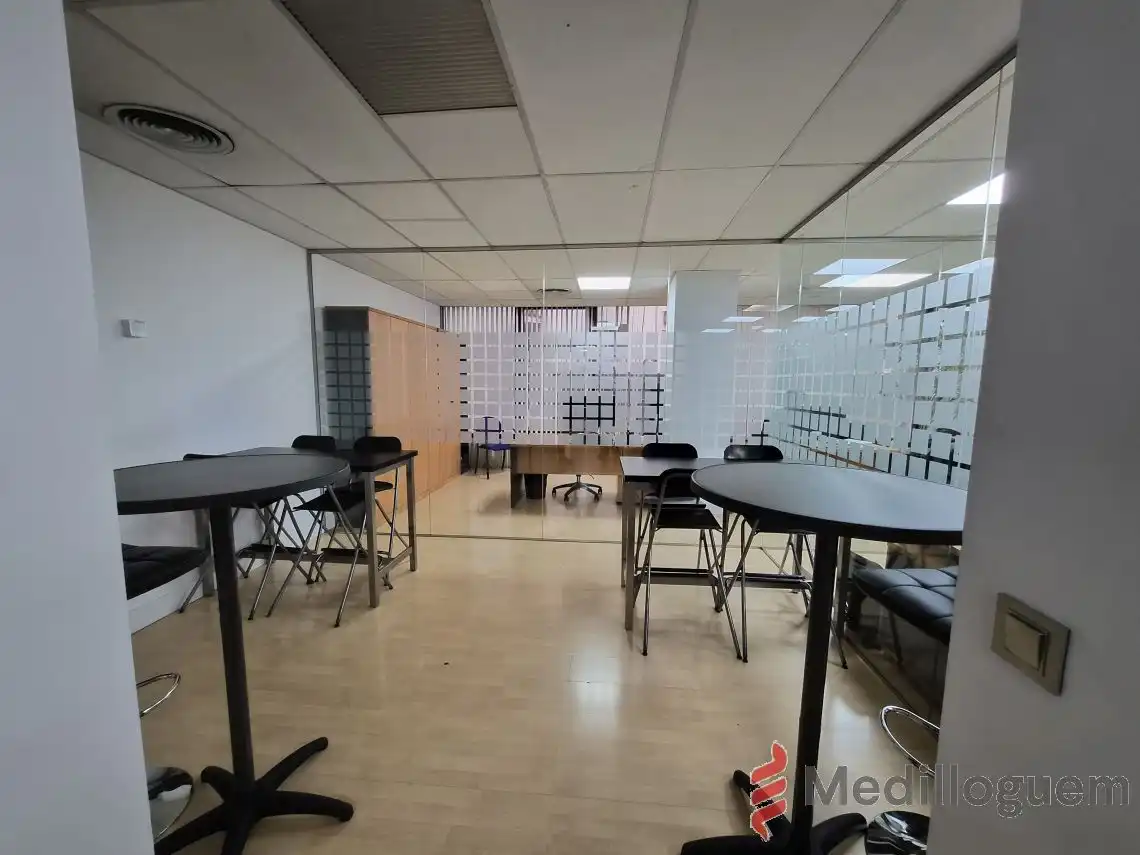 Oficina de alquiler en Les Corts