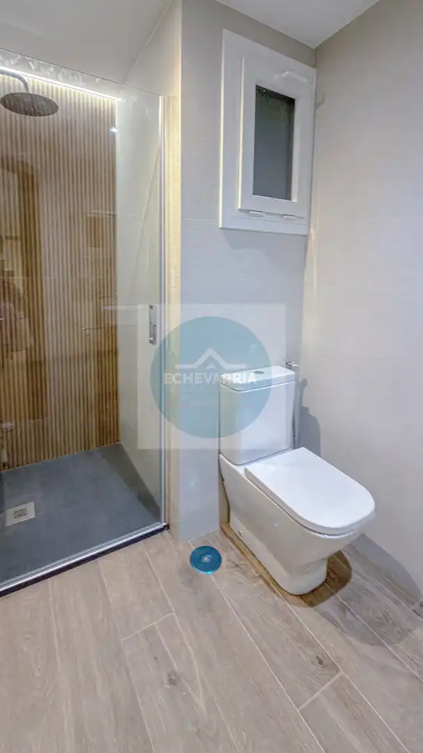 Bathroom of Flat for rent in Madrid  with Air Conditioner, Heating and Terrace