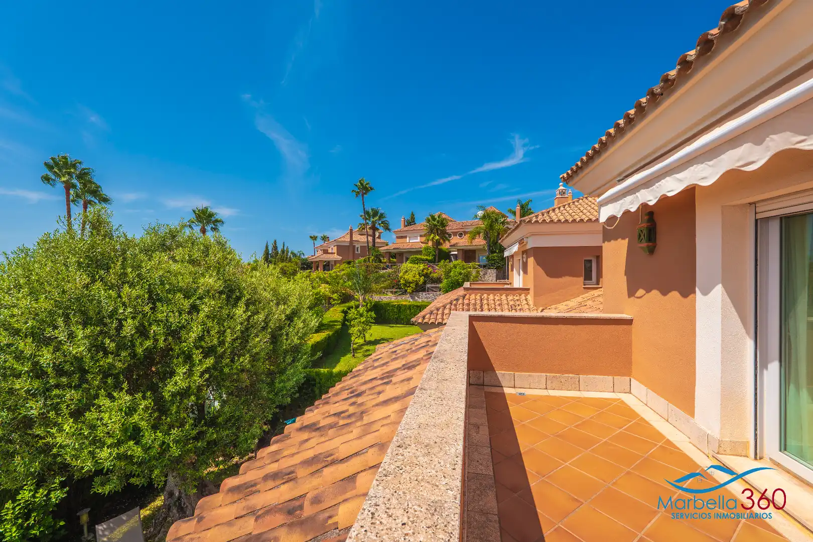 Vista exterior de Casa adosada en venta en Marbella con Aire acondicionado, Calefacción y Jardín privado