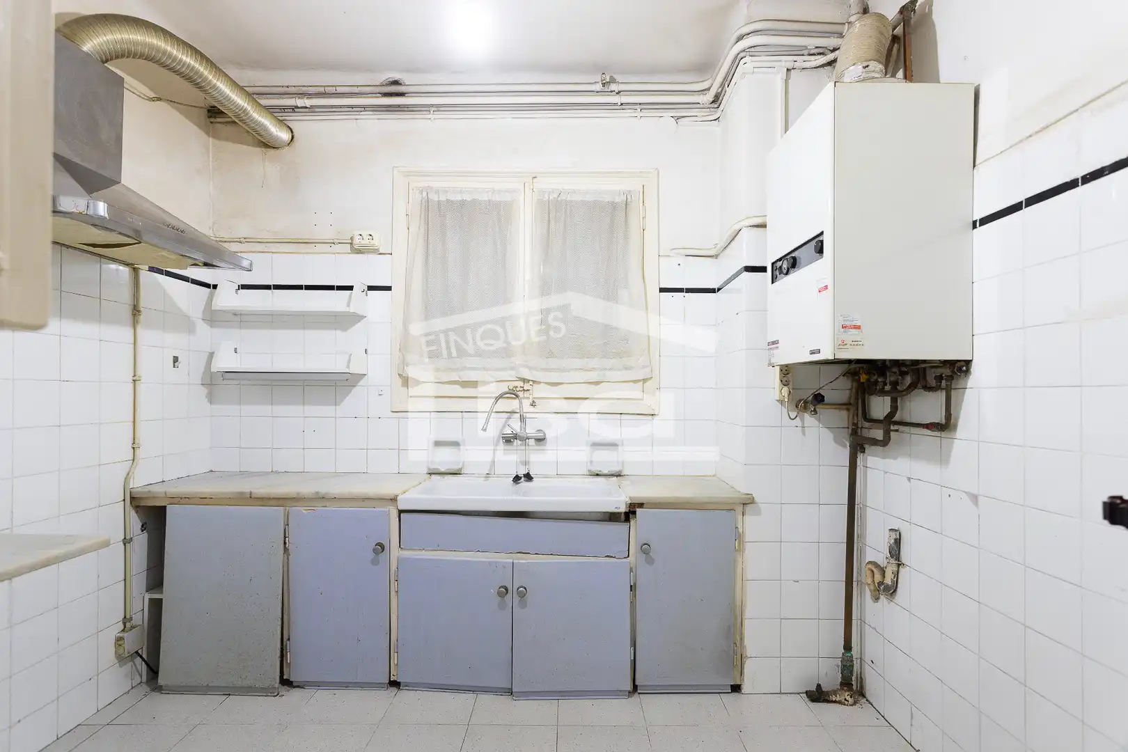 Cocina de Piso en venta en Barcelona con Calefacción, Trastero y Balcón