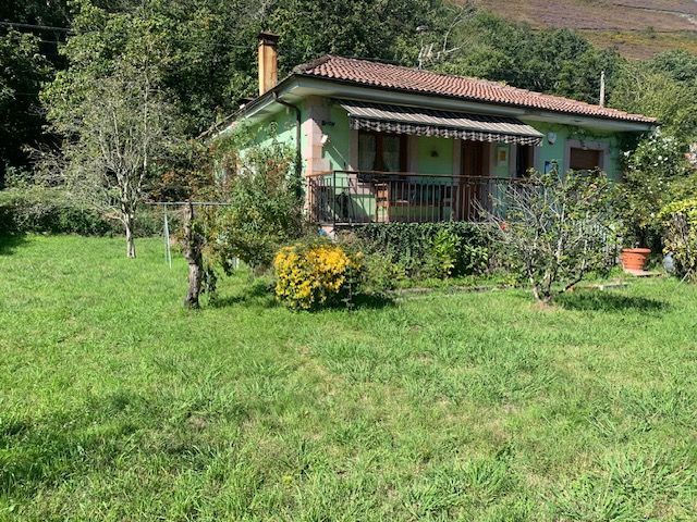 Jardí de Casa o xalet en venda en Cangas de Onís amb Calefacció, Terrassa i Traster