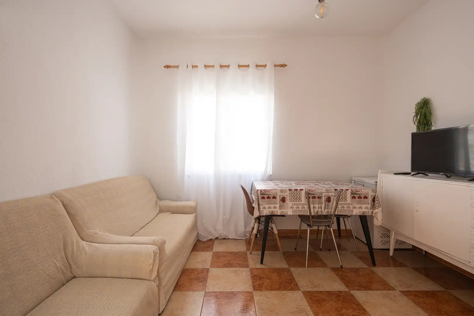 Wohnzimmer von Wohnung zum Verkauf in Granada mit Parkett, Möbliert und Ofen