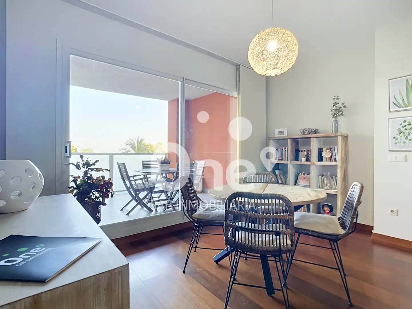 Living room of Flat for sale in Paterna  with Air Conditioner, Heating and Parquet flooring