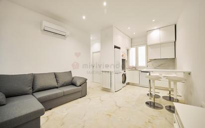 Living room of Flat to rent in  Madrid Capital  with Air Conditioner, Heating and Furnished