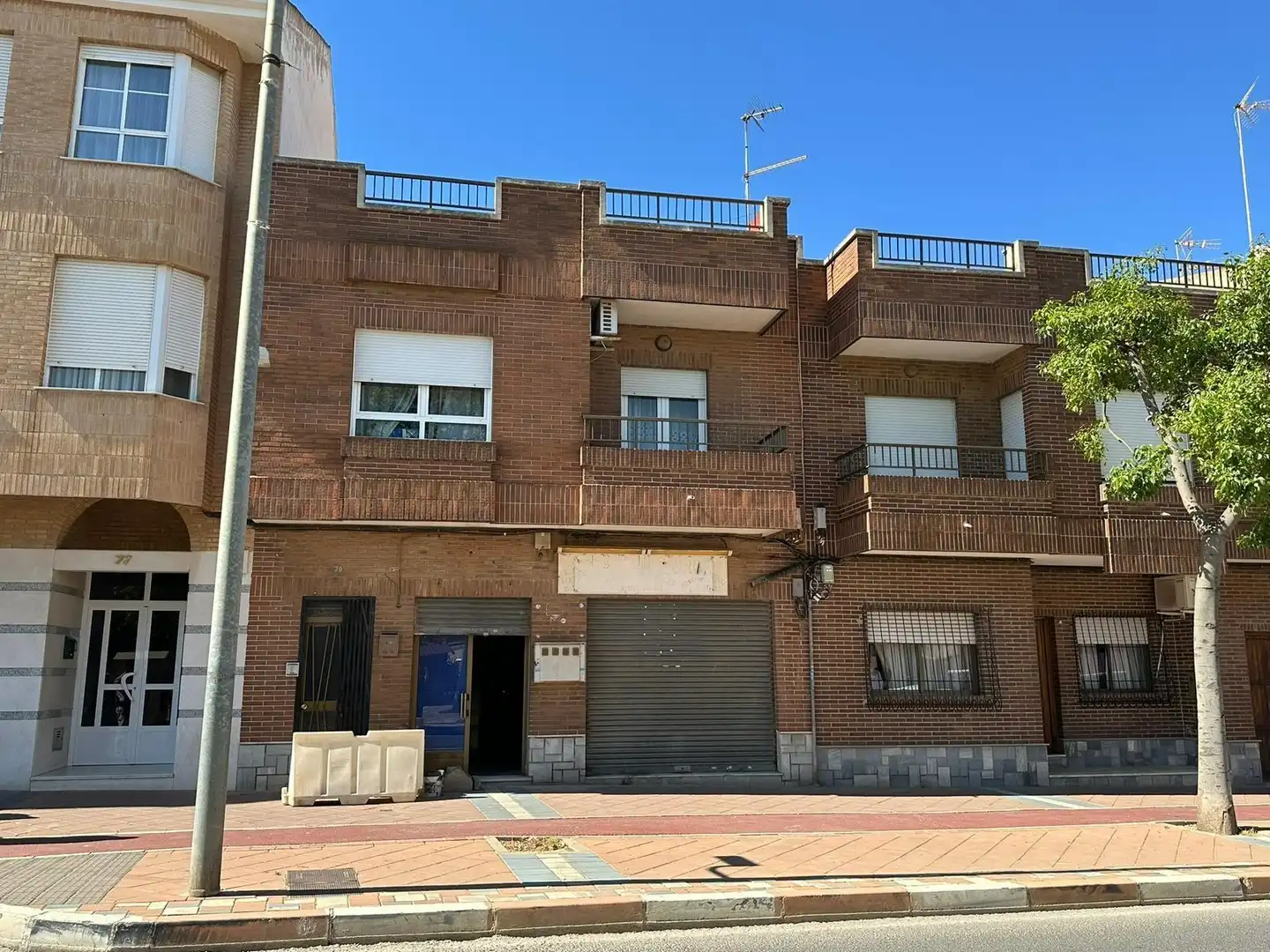 Vista exterior de Local en venda en La Unión
